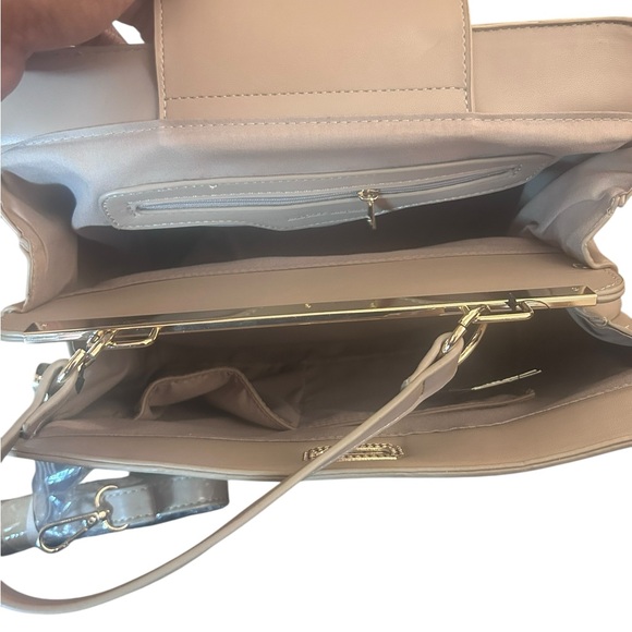 Elegant Cream Quilted Women's Bag - Picture 3 of 4